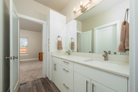 Photo of 16662 Cabin Lake Lane, La Pine, OR 97739 (MLS # 220200615)