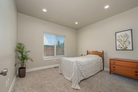 Tiny photo for 16662 Cabin Lake Lane, La Pine, OR 97739 (MLS # 220200615)