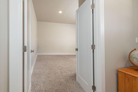 Tiny photo for 16662 Cabin Lake Lane, La Pine, OR 97739 (MLS # 220200615)