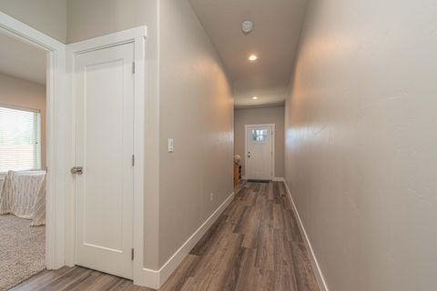 Tiny photo for 16662 Cabin Lake Lane, La Pine, OR 97739 (MLS # 220200615)