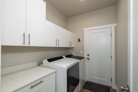 Tiny photo for 16662 Cabin Lake Lane, La Pine, OR 97739 (MLS # 220200615)