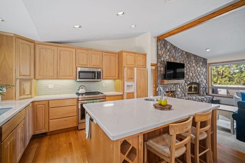 Tiny photo for 17948 Shadow Lane #7, Sunriver, OR 97707 (MLS # 220221638)