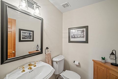 Tiny photo for 17948 Shadow Lane #7, Sunriver, OR 97707 (MLS # 220221638)