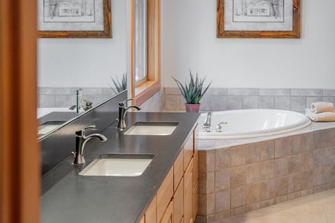 Tiny photo for 17948 Shadow Lane #7, Sunriver, OR 97707 (MLS # 220221638)