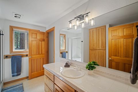 Tiny photo for 17948 Shadow Lane #7, Sunriver, OR 97707 (MLS # 220221638)