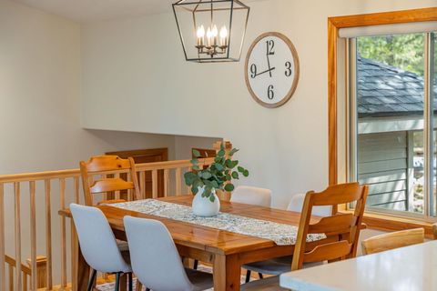 Tiny photo for 17948 Shadow Lane #7, Sunriver, OR 97707 (MLS # 220221638)