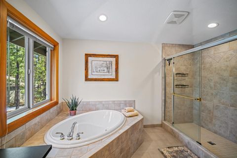 Tiny photo for 17948 Shadow Lane #7, Sunriver, OR 97707 (MLS # 220221638)