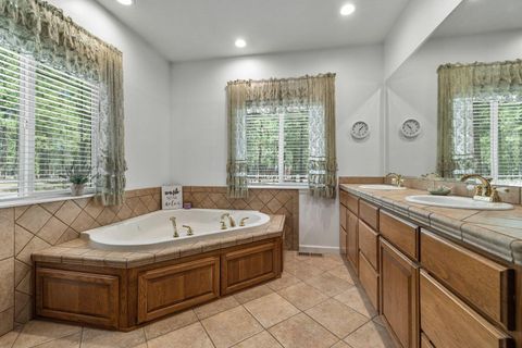 Tiny photo for 14907 Ponderosa Loop, La Pine, OR 97739 (MLS # 220216467)