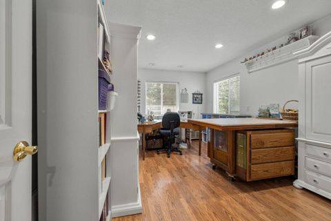 Tiny photo for 14907 Ponderosa Loop, La Pine, OR 97739 (MLS # 220216467)