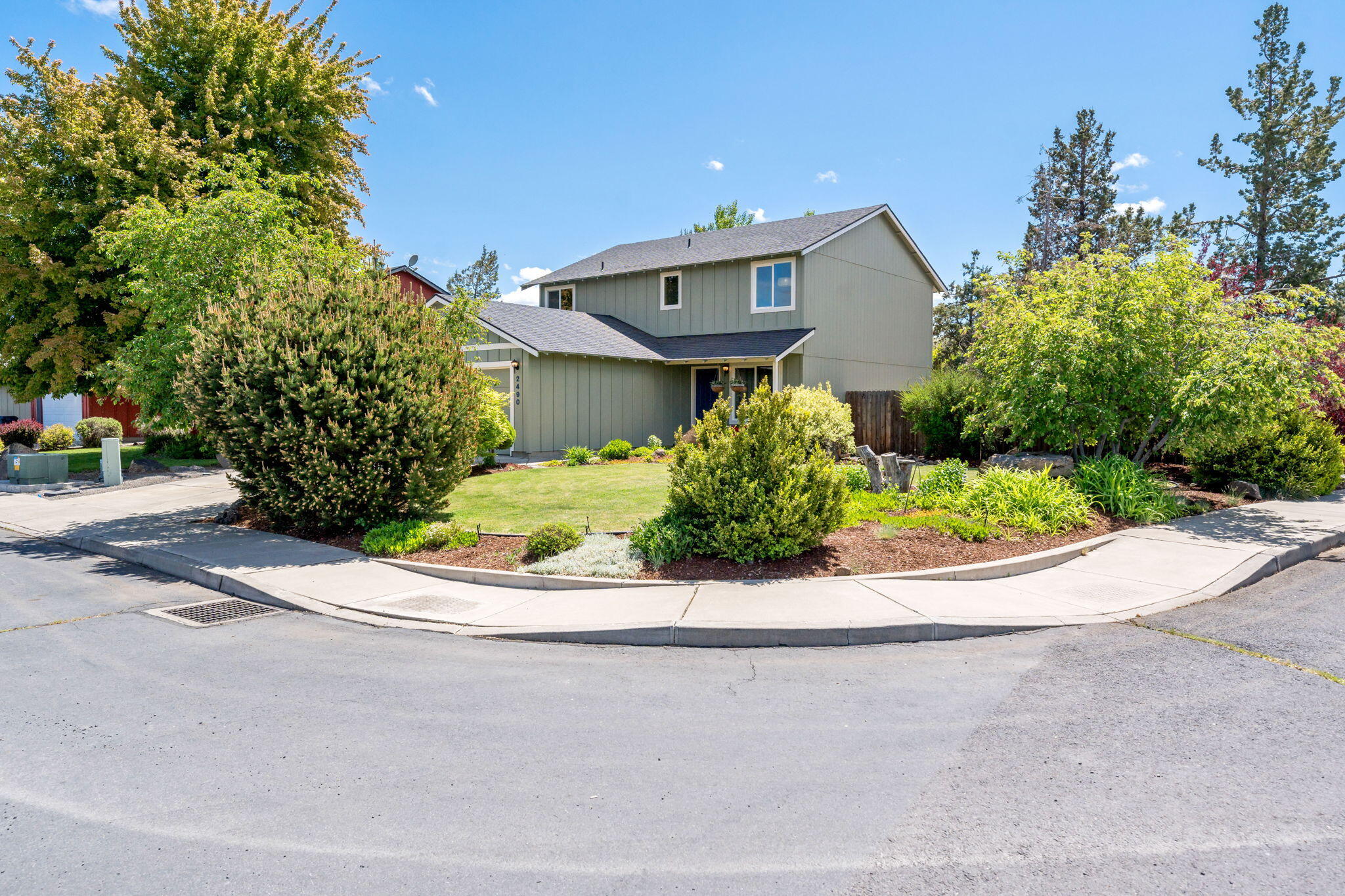 2490 SW Cascade Mountain Avenue