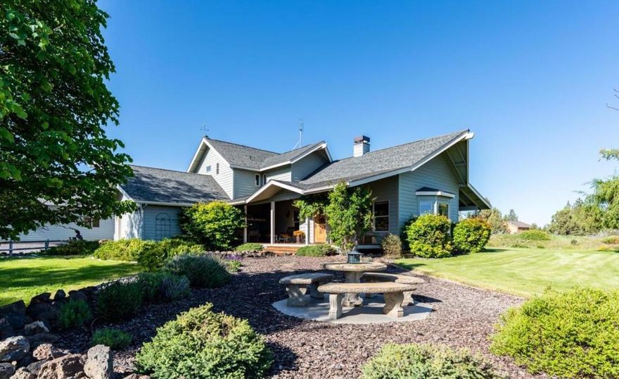 Beautiful home that backs to the BLM sits on scenic 4.77 acres with Cascade mountain views. This home offer 3 bedrooms and 2 bathrooms, with one of the bedrooms located in the back of a fully insulated and heated 40x25 detached shop. The large master suite includes a jetted soaking tub and a large, covered deck. Kitchen has been fully updated with new stove, vent, fixtures, counters, and backsplash. The cozy gas fireplace is also new, with two year old heat pump, furnace, and hot water heater. RV hook up with 30 amp service!