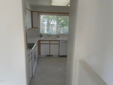 Tiny photo for 1141 N Modoc Avenue, Medford, OR 97504 (MLS # 220222843)