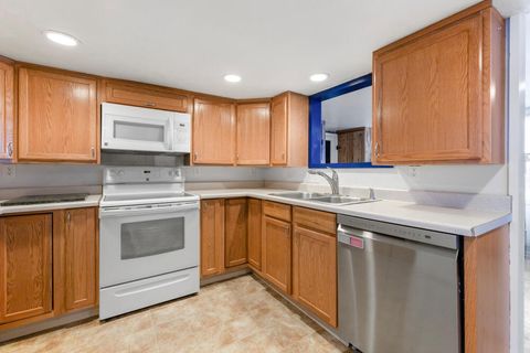 Tiny photo for 2101 Ogden Street, Klamath Falls, OR 97603 (MLS # 220213588)