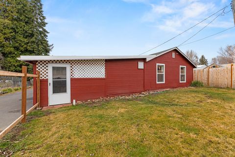 Tiny photo for 2101 Ogden Street, Klamath Falls, OR 97603 (MLS # 220213588)