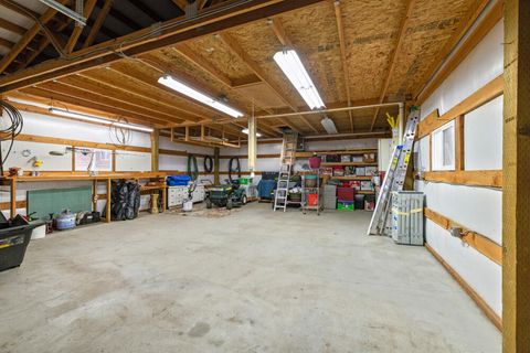 Tiny photo for 2101 Ogden Street, Klamath Falls, OR 97603 (MLS # 220213588)