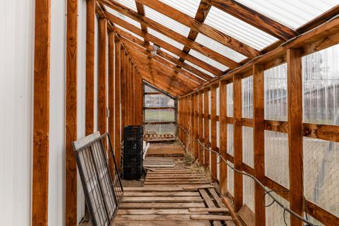 Tiny photo for 2101 Ogden Street, Klamath Falls, OR 97603 (MLS # 220213588)