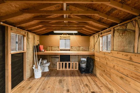 Tiny photo for 2101 Ogden Street, Klamath Falls, OR 97603 (MLS # 220213588)