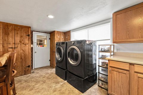 Tiny photo for 2101 Ogden Street, Klamath Falls, OR 97603 (MLS # 220213588)