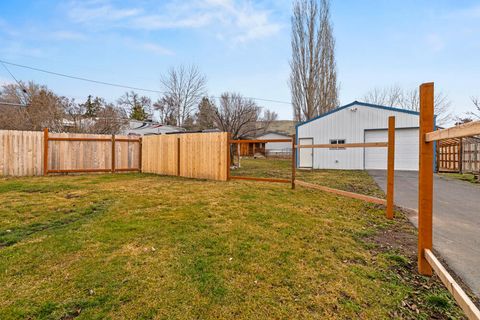 Tiny photo for 2101 Ogden Street, Klamath Falls, OR 97603 (MLS # 220213588)