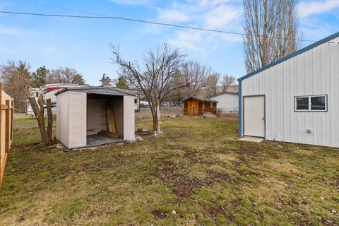 Tiny photo for 2101 Ogden Street, Klamath Falls, OR 97603 (MLS # 220213588)