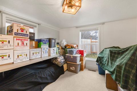 Tiny photo for 2101 Ogden Street, Klamath Falls, OR 97603 (MLS # 220213588)