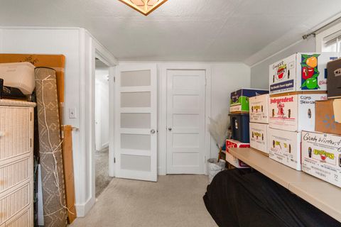 Tiny photo for 2101 Ogden Street, Klamath Falls, OR 97603 (MLS # 220213588)