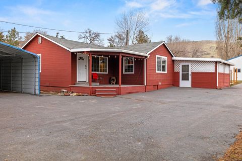 Tiny photo for 2101 Ogden Street, Klamath Falls, OR 97603 (MLS # 220213588)