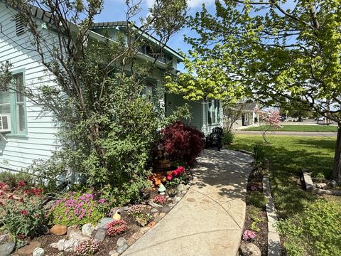 Tiny photo for 2717 Howard Avenue, Medford, OR 97501 (MLS # 220219273)