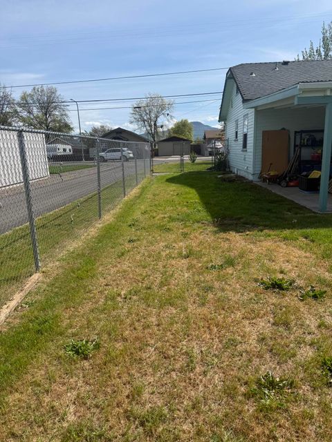Tiny photo for 2717 Howard Avenue, Medford, OR 97501 (MLS # 220219273)