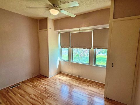 Tiny photo for 2717 Howard Avenue, Medford, OR 97501 (MLS # 220219273)