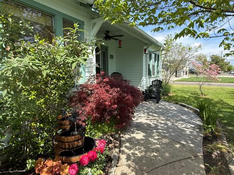 Tiny photo for 2717 Howard Avenue, Medford, OR 97501 (MLS # 220219273)