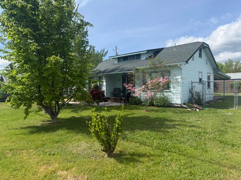 Photo of 2717 Howard Avenue, Medford, OR 97501 (MLS # 220219273)