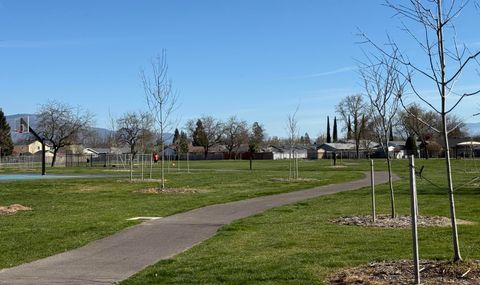 Tiny photo for 2717 Howard Avenue, Medford, OR 97501 (MLS # 220219273)