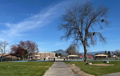 Tiny photo for 2717 Howard Avenue, Medford, OR 97501 (MLS # 220219273)