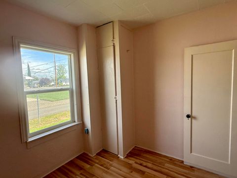 Tiny photo for 2717 Howard Avenue, Medford, OR 97501 (MLS # 220219273)