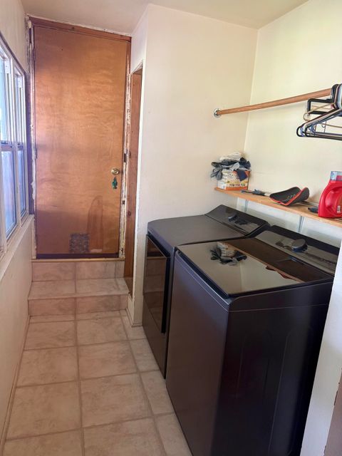 Tiny photo for 2717 Howard Avenue, Medford, OR 97501 (MLS # 220219273)
