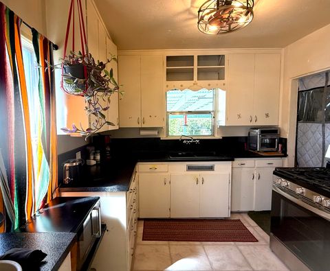 Tiny photo for 2717 Howard Avenue, Medford, OR 97501 (MLS # 220219273)