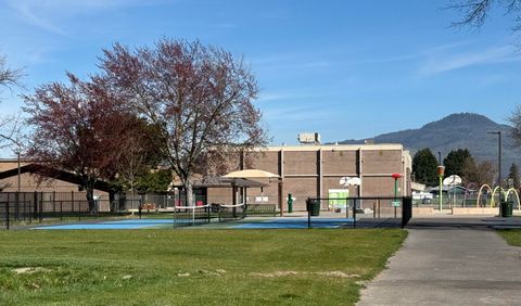 Tiny photo for 2717 Howard Avenue, Medford, OR 97501 (MLS # 220219273)