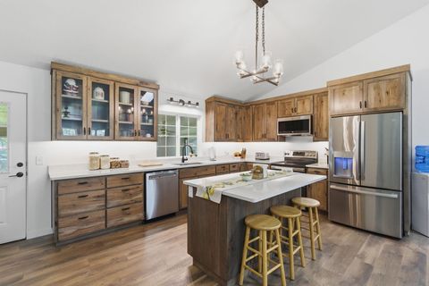 Tiny photo for 190 Spring Oak Way, Merlin, OR 97532 (MLS # 220220080)