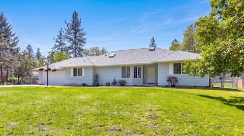 Photo of 190 Spring Oak Way, Merlin, OR 97532 (MLS # 220220080)