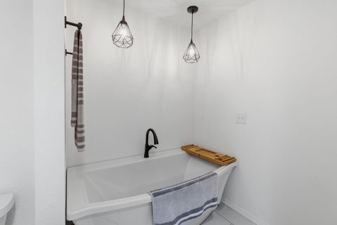 Tiny photo for 190 Spring Oak Way, Merlin, OR 97532 (MLS # 220220080)