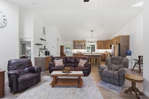 Tiny photo for 190 Spring Oak Way, Merlin, OR 97532 (MLS # 220220080)