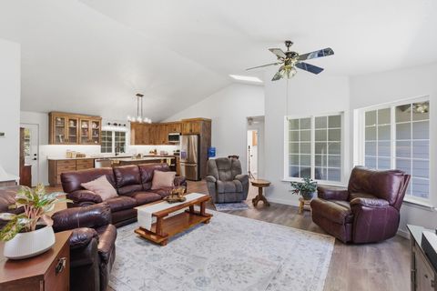 Tiny photo for 190 Spring Oak Way, Merlin, OR 97532 (MLS # 220220080)