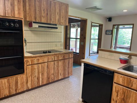 Tiny photo for 6900 Crowfoot Road, Trail, OR 97541 (MLS # 220221191)