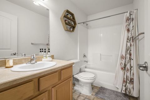 Tiny photo for 1147 SW Tee Lane, Prineville, OR 97754 (MLS # 220215675)