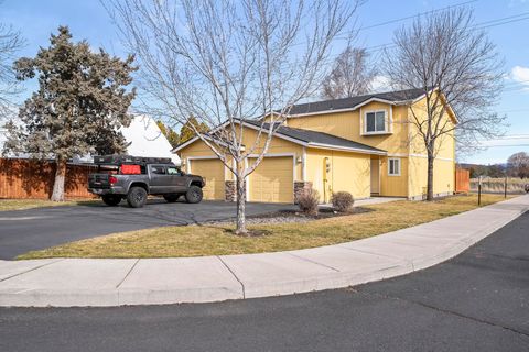 Photo of 1147 SW Tee Lane, Prineville, OR 97754 (MLS # 220215675)