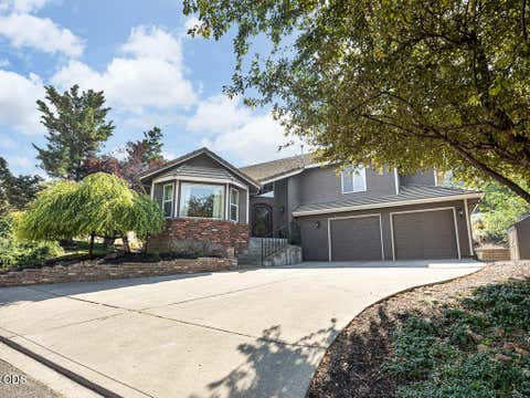 Photo of 335 Mountain View Boulevard, Klamath Falls, OR 97601 (MLS # 220226846)