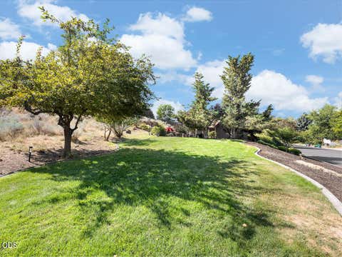 Tiny photo for 335 Mountain View Boulevard, Klamath Falls, OR 97601 (MLS # 220226846)