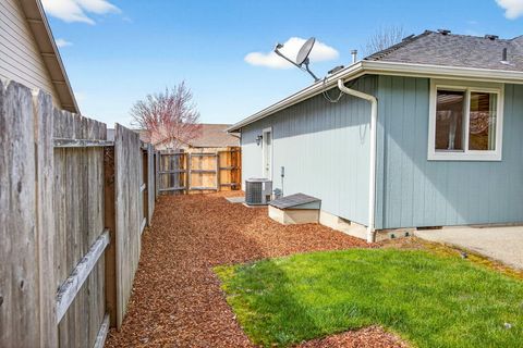 Tiny photo for 1521 SW Kokanee Lane, Grants Pass, OR 97527 (MLS # 220217136)