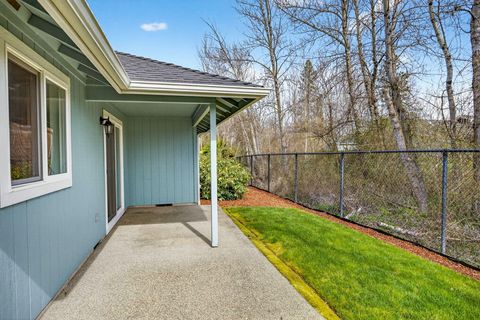 Tiny photo for 1521 SW Kokanee Lane, Grants Pass, OR 97527 (MLS # 220217136)